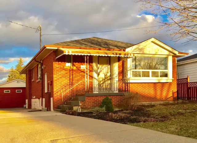 East Mountain, 3 Bedrooms main floor home