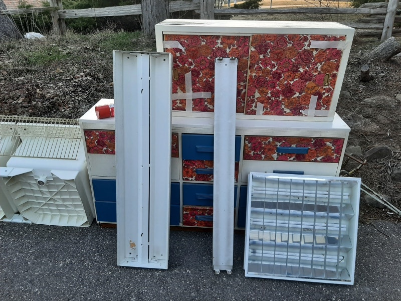 Dresser, fluorescent lights laundry tub, wire shelf Free