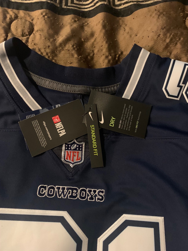 Brand New w/tags Nike NFL Dallas Cowboys Elliott Jersey XL in Arts & Collectibles in Vernon - Image 3