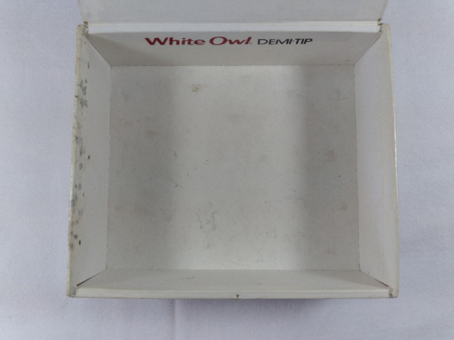 Vintage White Owl New York Cigar Box in Arts & Collectibles in Moncton - Image 4