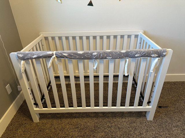 Carter DaVinci Colby 4-in-1 Convertible Crib - White in Cribs in Saskatoon - Image 2