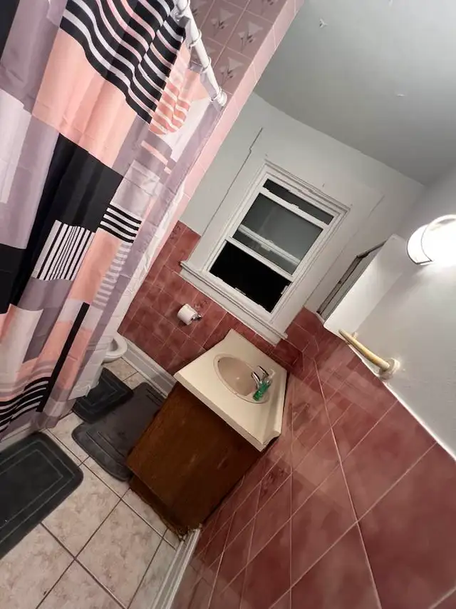 Private Furnished Room, in 3-Bedroom Fully Furnished Apt,Sep 1st in Room Rentals & Roommates in City of Toronto - Image 9