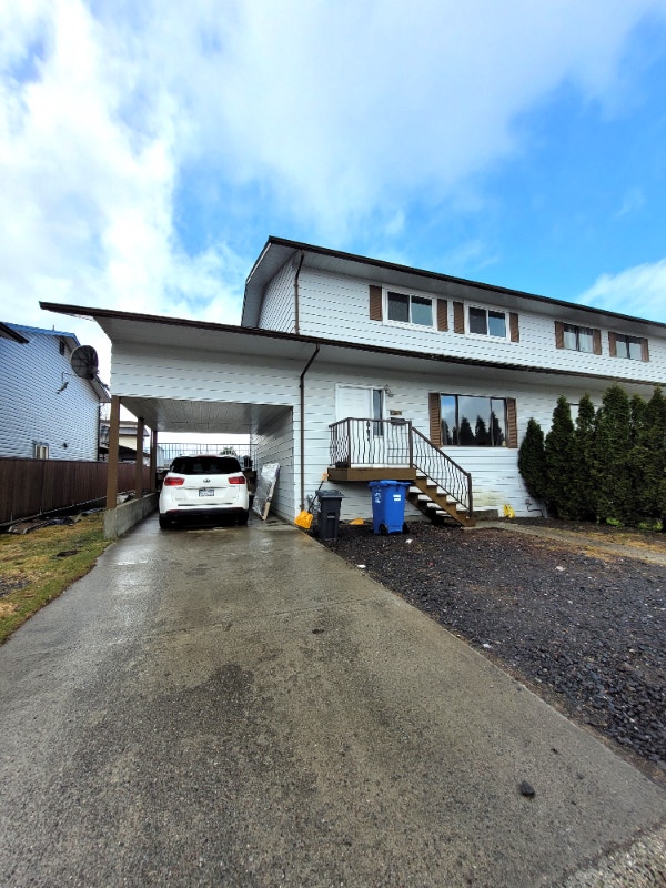 3 bedroom 1 full bath and 2 half bath duplex Long Term Rentals Prince Rupert Kijiji