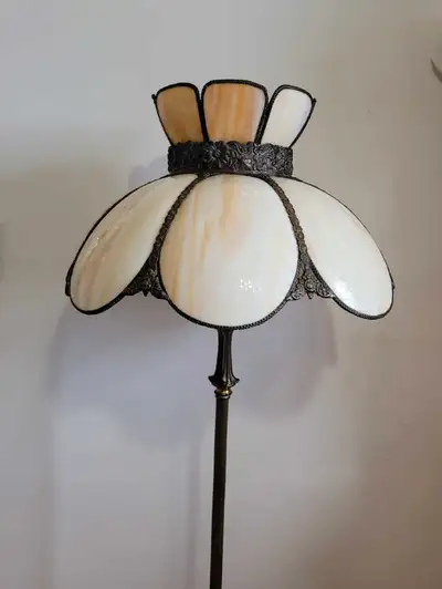 61" h 18" d shade 2 pull up bulbs