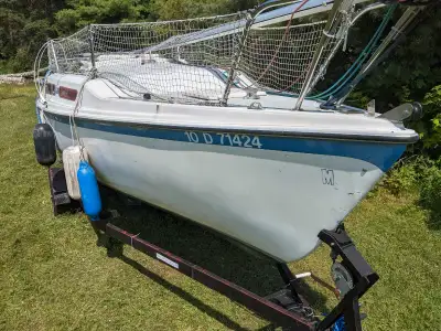 Voilier McGregor 24 pieds. Moteur Honda 10 forces. 3 voiles. 1 chambre. Ancre, bouées, BBQ et Traile...