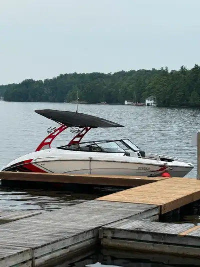 Amazing boat in excellent condition. Probably the best 2018 242XE on the market. Boat is in perfect...