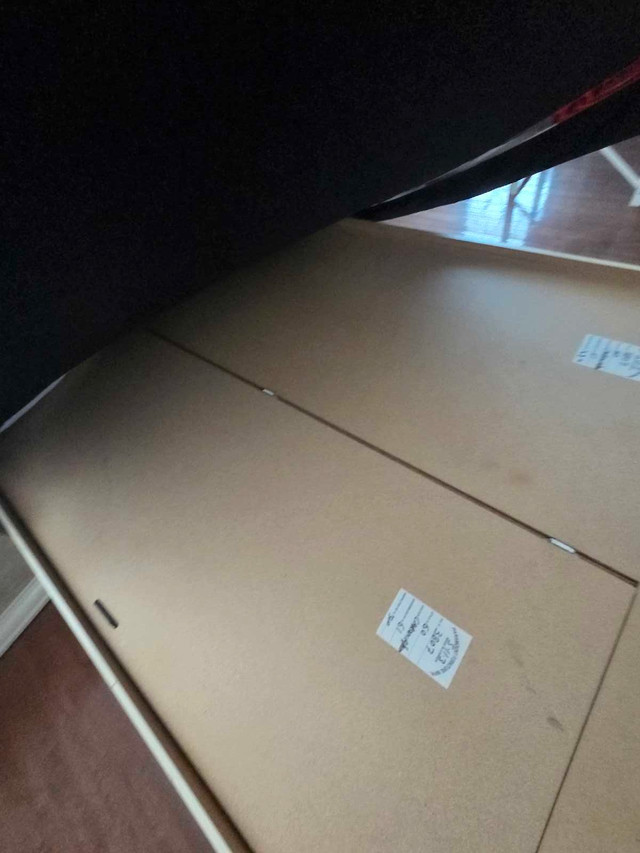 5 Piece bed set in Bookcases & Shelving Units in Mississauga / Peel Region