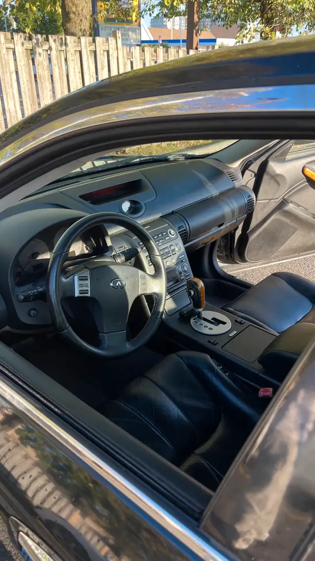 2003 Infiniti g35 in Cars & Trucks in London - Image 9