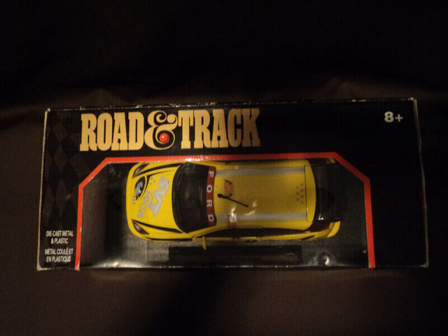 1/18 ROAD & TRACK - FORD FOCUS in Arts & Collectibles in Cowichan Valley / Duncan - Image 2