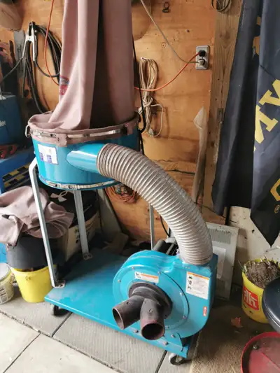 good used sawdust vacuum Toolex Brand Powerful 240 Volt 9 amp motor ....... both bags are with it -...