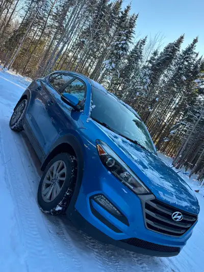 Selling a 2016 Hyundai Tucson with 155779 km. Comfortable, beautiful blue, and gets great gas mileag...
