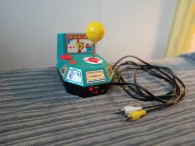 MS. PACMAN TV JOY STICK GAME .. 1984 N-N .. BY NAMCO .. PICK UP ON SOUTH EAST HAMILTON MOUNTAIN .. D...