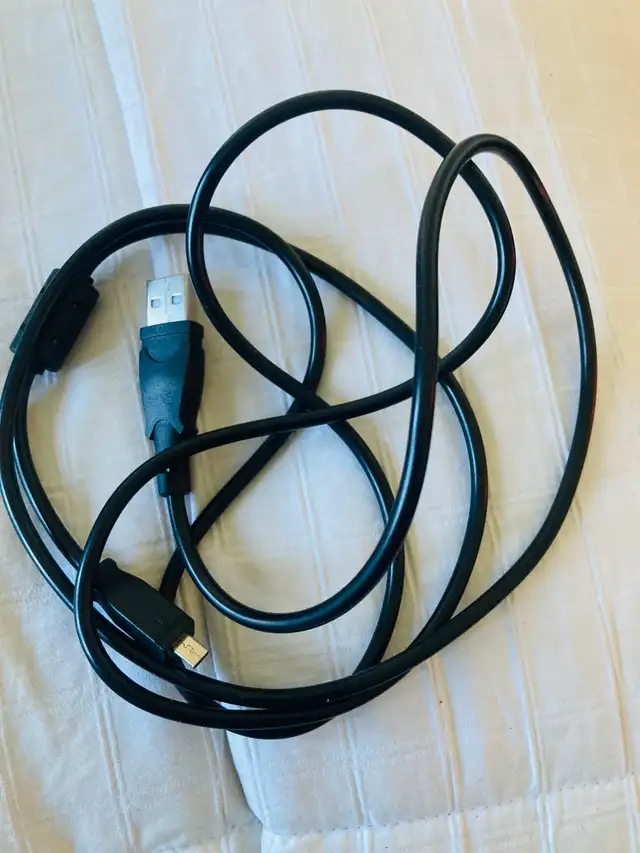 USB Cables and Camera Chargers in Cables & Connectors in Ottawa - Image 3