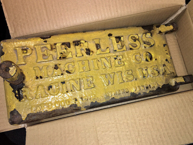 PEERLESS MACHINE COMPANY CAST IRON VINTAGE ADVERTISING SIGN $70 in Arts & Collectibles in City of Toronto - Image 2