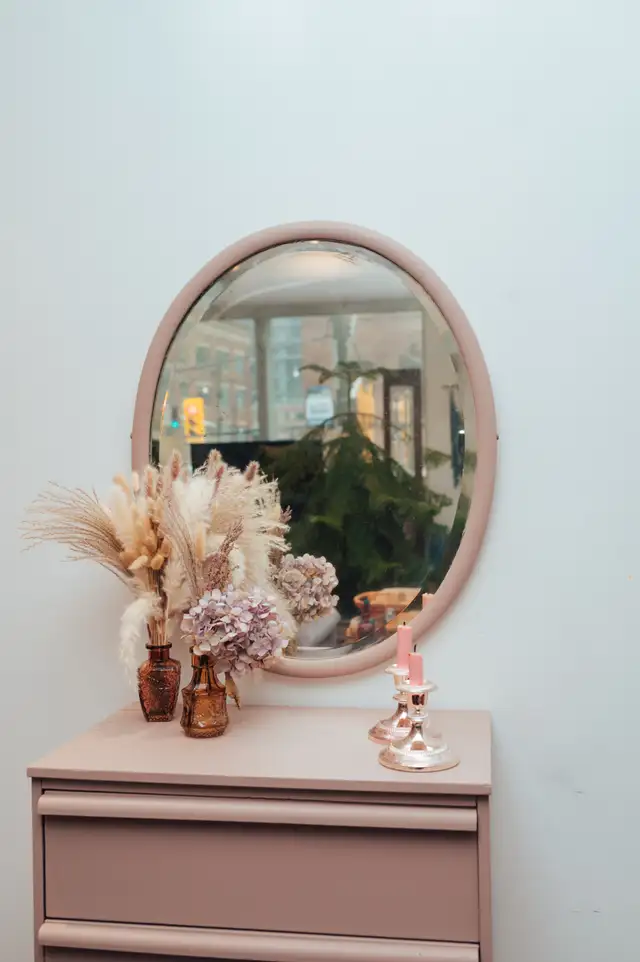 Oval Blush Mirror in Home Décor & Accents in City of Toronto - Image 2