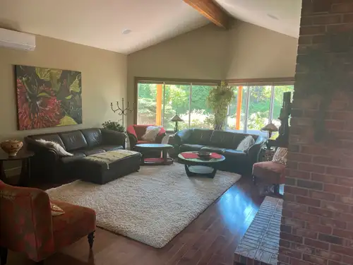 Fully Furnished & equipped 2 Bedrooms 2 Bath. Open area concept Rancher in park like setting Summerl...