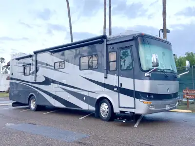 2006 Holiday Rambler Ambassador Motorhome (51,100 miles/82,237 km). Well-maintained 38' Class A dies...