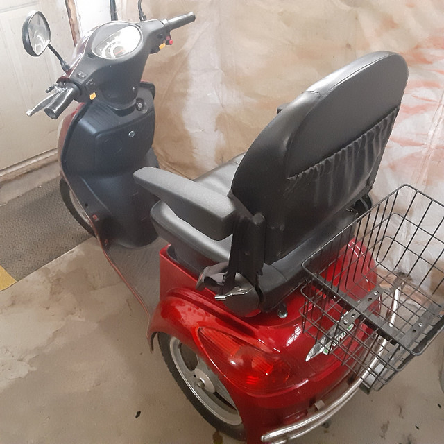 2016 EMMO T-300 SCOOTER FOR SALE in eBike in Barrie - Image 2