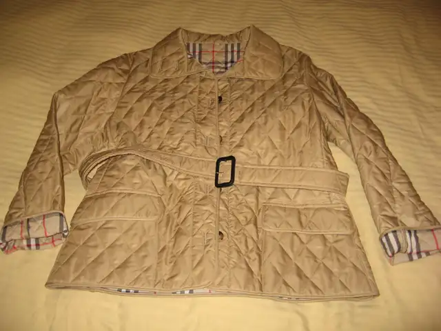 Women's Burberry Quilted Jacket in Women's - Tops & Outerwear in City of Toronto - Image 4