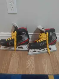 Goalie skates size 5D
