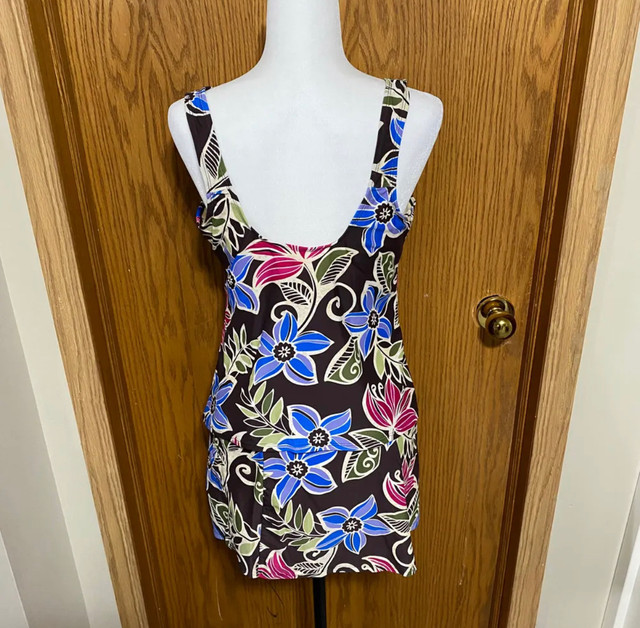 Really cute tankini and swim skirt with built in bottoms  in Women's - Other in Calgary - Image 3