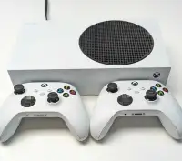 Xbox Série S 512GB avec deux manettes (voir photos)