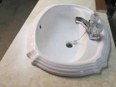 LAVABO ET ROBINET DE   SALLE DE BAIN, View more