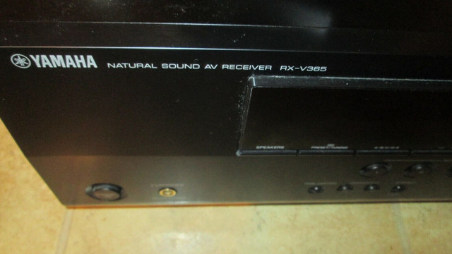 Yamaha RX V365 5.1 Channel 500 Watt Receiver Bundle original rem in Stereo Systems & Home Theatre in City of Toronto - Image 2