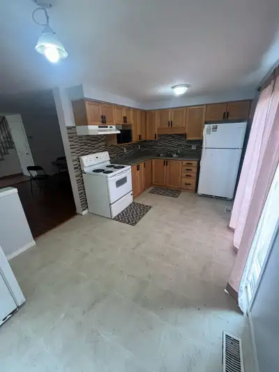 SHARING ROOM AVAILABLE NEAR DOWNTOWN – KITCHENER