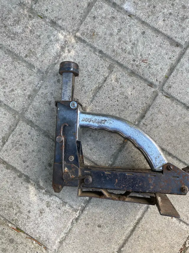 DUO-FAST FLOOR STAPLER 496775743973642241