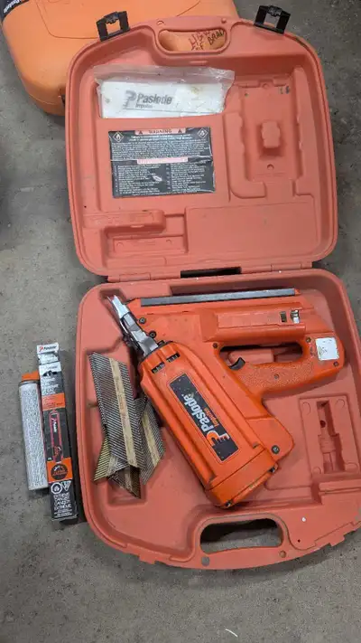 Paslode Framing Nailer 3 1/2 Very good condition Charger + 1 good battery + 1 bad battery
