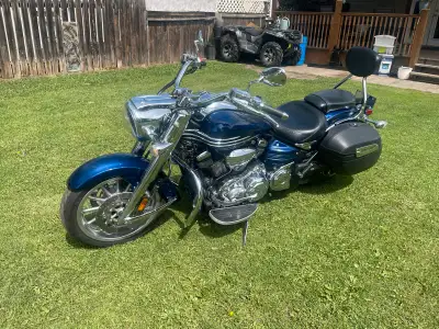 2010 Yamaha Roadliner S touring cruiser runs great retro styling Lots of chrome V twin 1900 cc engin...