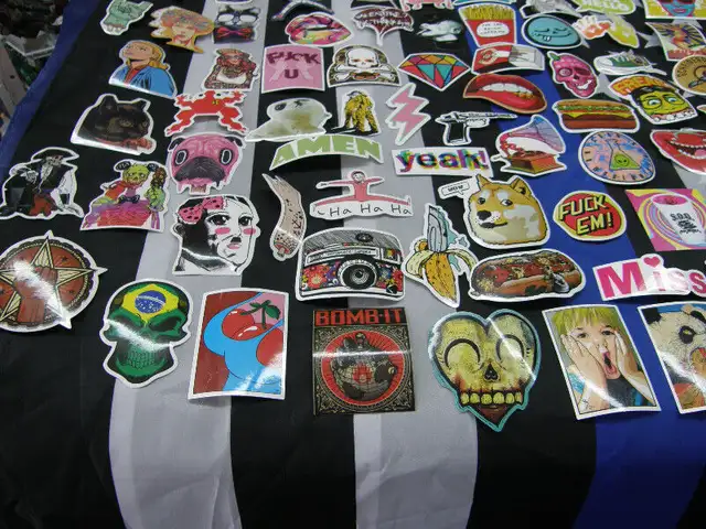 Petit Collant Sticker en Tout Genre Scrapbooking 1$ Chacun in Hobbies & Crafts in Québec City - Image 4