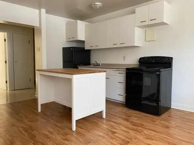 ** OFF BROADWAY ** LARGE 1 BEDROOM **