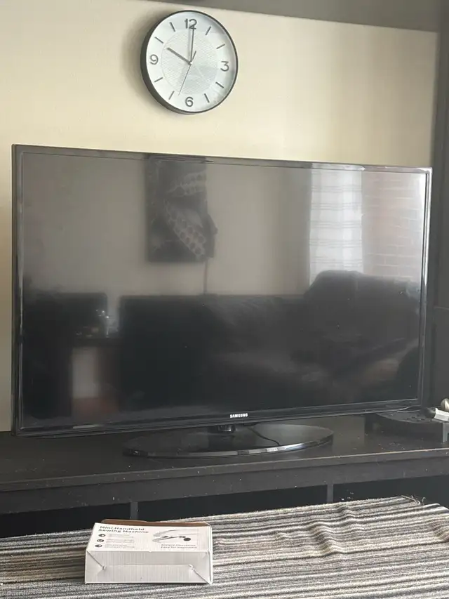 Samsung 46” LED TV – Good Condition in TVs in City of Montréal - Image 2