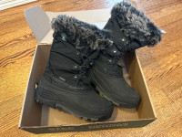 Girls Kamik Winter Boots - size 6