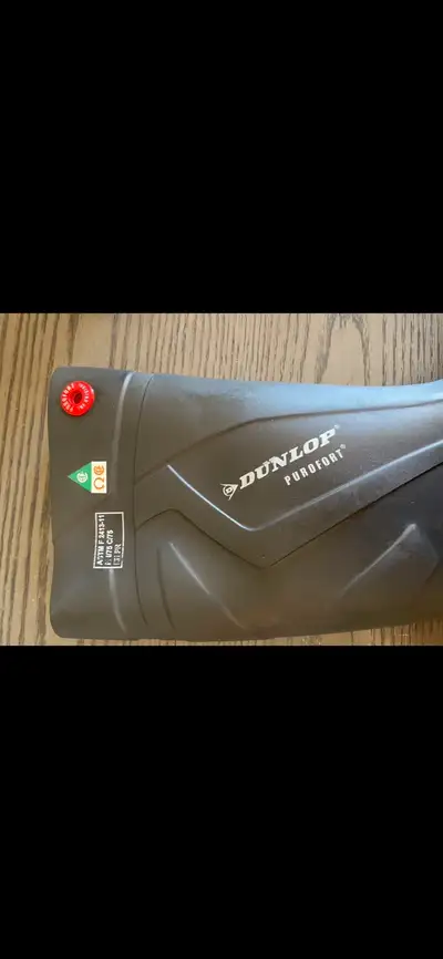 Dunlop purofort CSA Size 8 steel toe Vibram anti-slip sole , View more