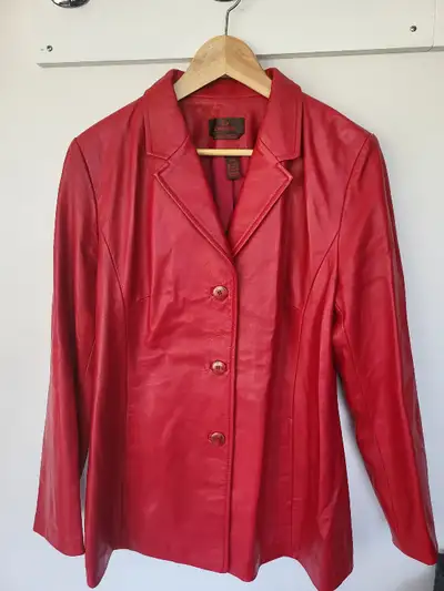 High quality leather, good condition. Size M