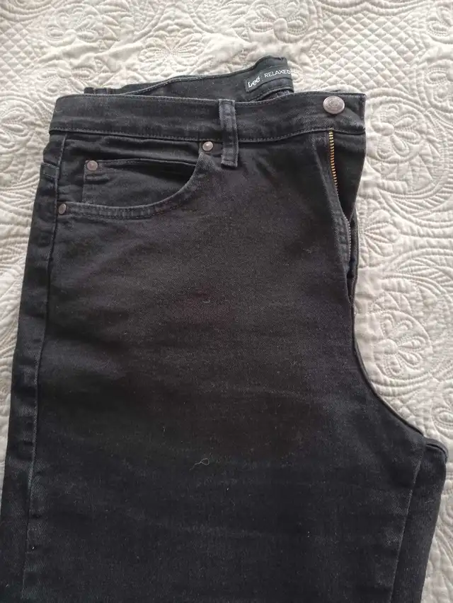 Black Levi Jeans in Women's - Bottoms in Oshawa / Durham Region - Image 2