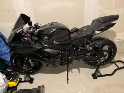 I have a 2015 gsxr 750cc for sale . Only has 14,658kms This bike is in mint condition. So many upgra...
