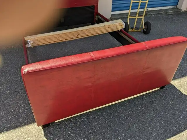 BED FRAME - QUEEN SIZE - RED LEATHER in Beds & Mattresses in Delta/Surrey/Langley - Image 5