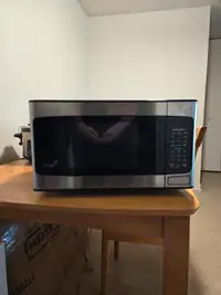microwave 1.1 cub feet Hamilton Beach 1000 watt