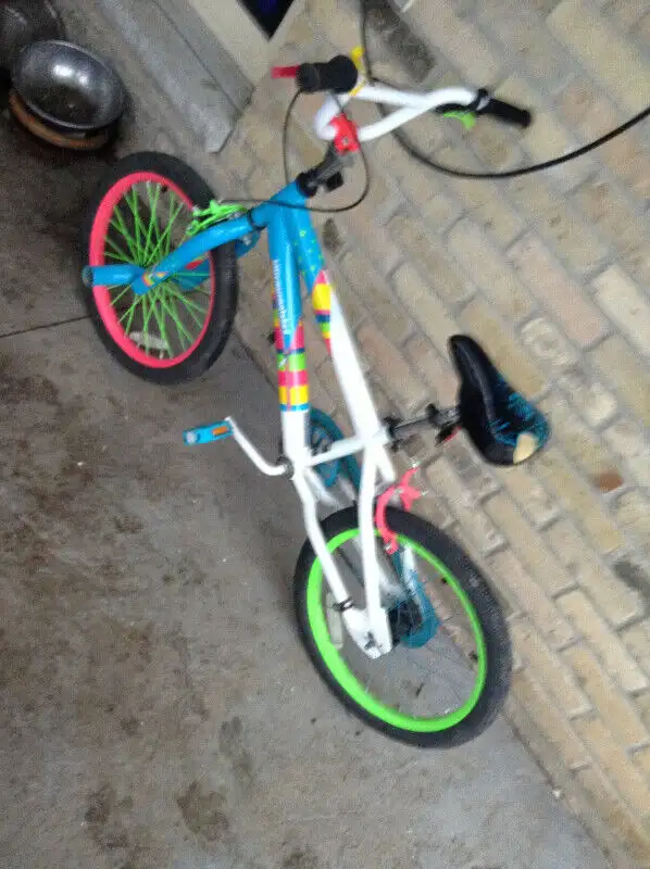 Girl's 16" "Mismatched" bmx bicycle in great condition for sale in Kids in London - Image 3