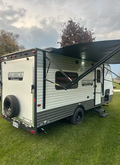 2023 KZ Sportsmen classic 180TH toy hauler, trailer is in excellent condition inside and out, very l...