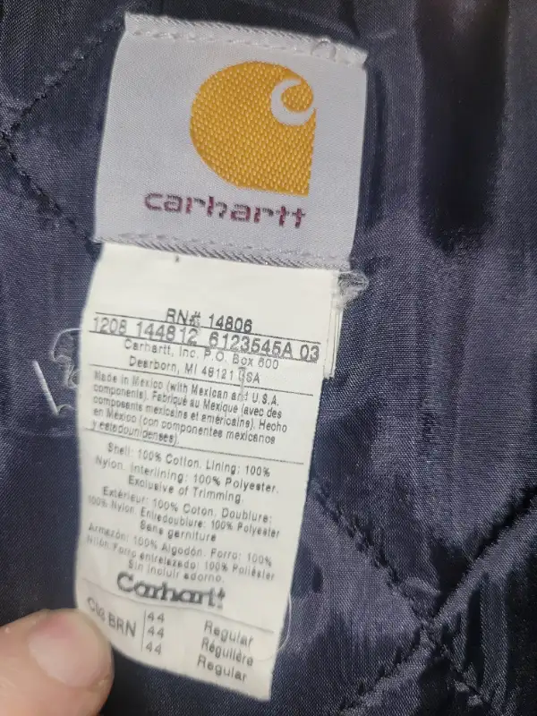 Carhartt - Jacket C03 - Bib pants R01 - youth bib pants RN in Other in Red Deer - Image 4
