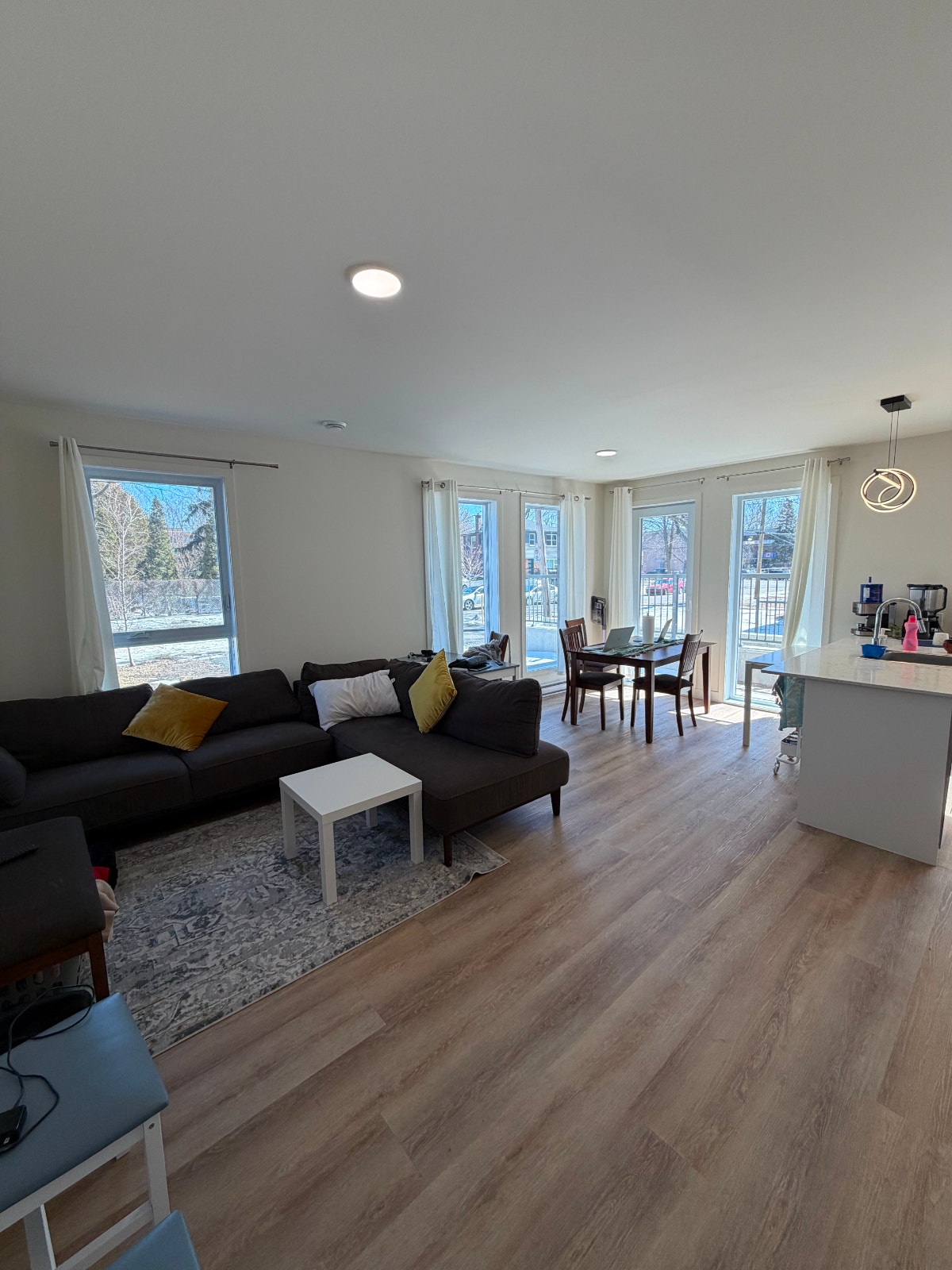 2-BEDROOM IN DORVAL - FREE MONTH - PETS WELCOME — photo 1
