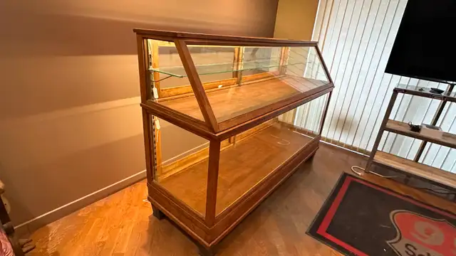 Display Cabinet, Vintage in Hutches & Display Cabinets in Edmonton - Image 3