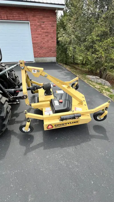 Finishing mower 60 inches Works well, I’m just not using it Bought a zero turn Comes with spare blad...
