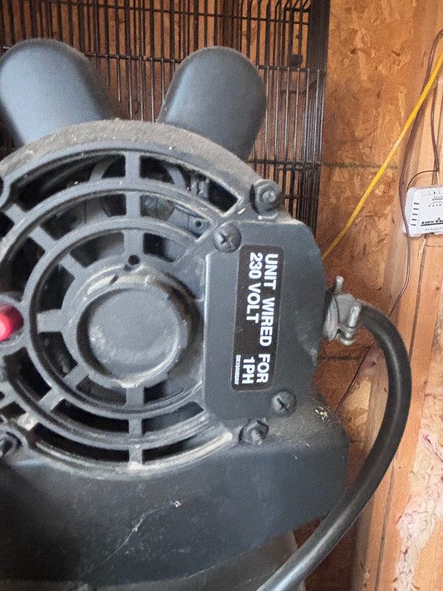 Cast-Iron industrial Kobalt 80 gallon air compressor  in Other in London - Image 4