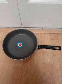 9.5" Fry pan brand new